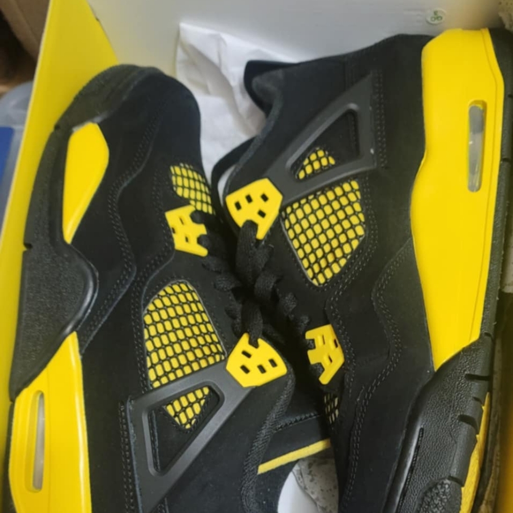 Jordan 4 Thunder
